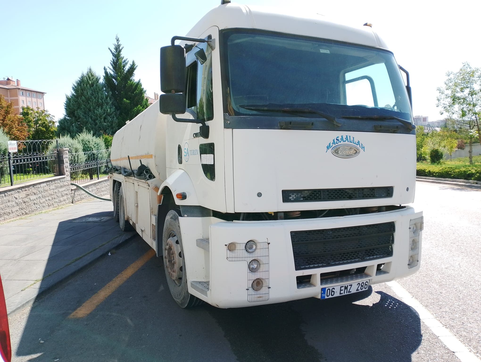 Ankara tanker su dolum - Ford Cargo su tankeri ön görünüm